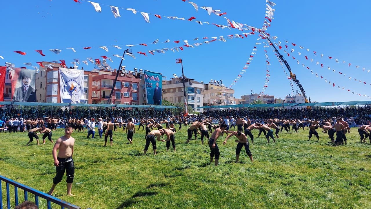 T.C. Muratpaşa Belediyesi Konuksever Stadı 4