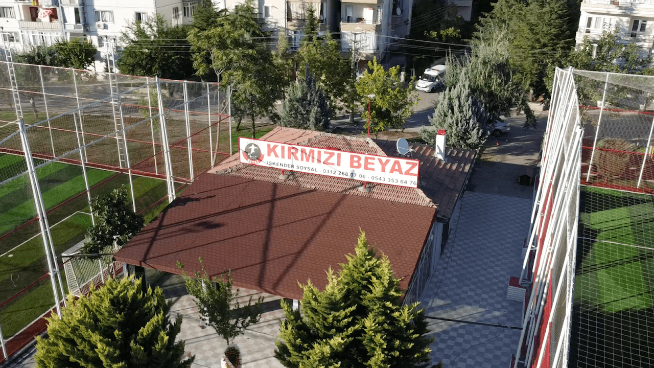 Kırmızı Beyaz Halı Saha ve Sosyal Tesisleri - Sincan Halı Saha Futbol