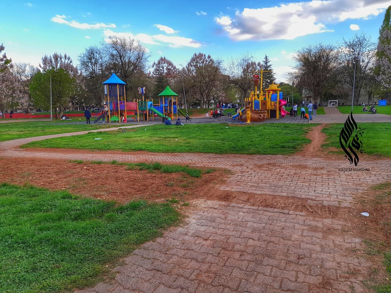 Hayri Tütüncüler Parkı