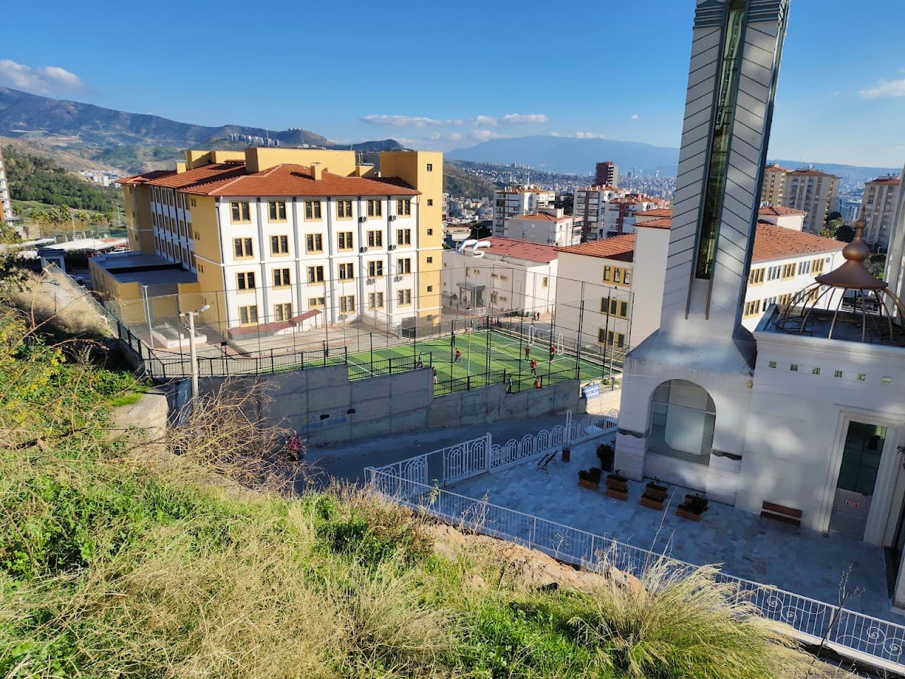 Spor Lisesi Futbol Sahası