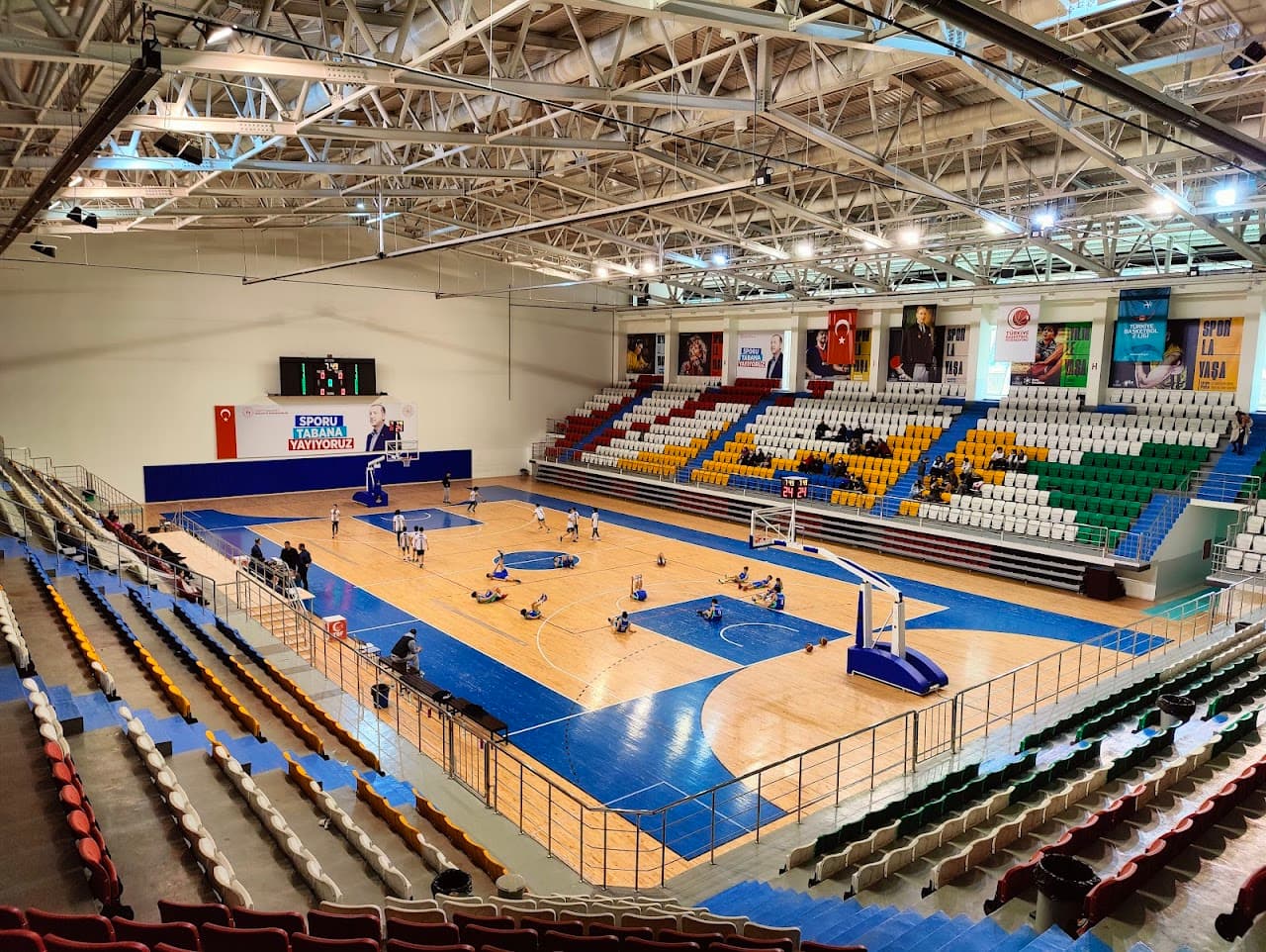 GENÇLİK VE SPOR BAKANLIĞI TAHA AKGÜL SPOR SALONU
