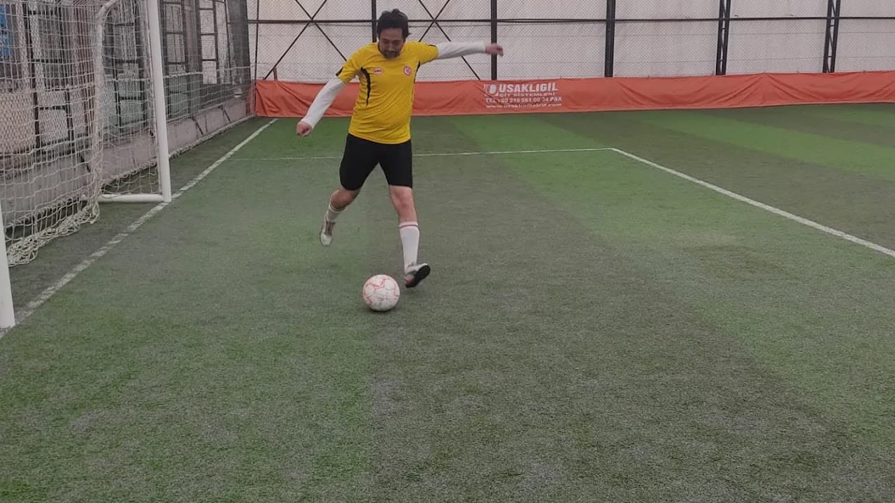 Uşaklıgil Halısaha 2