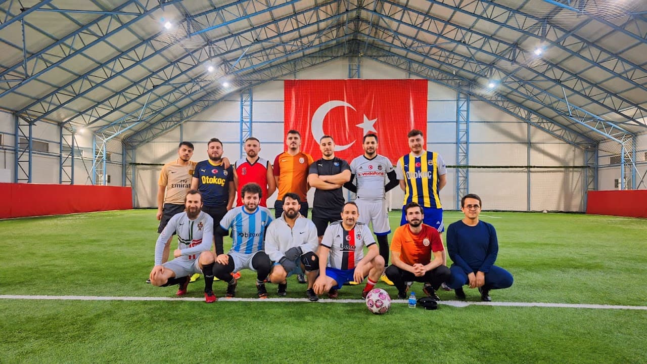 Mavi Beyaz Halı Saha 4