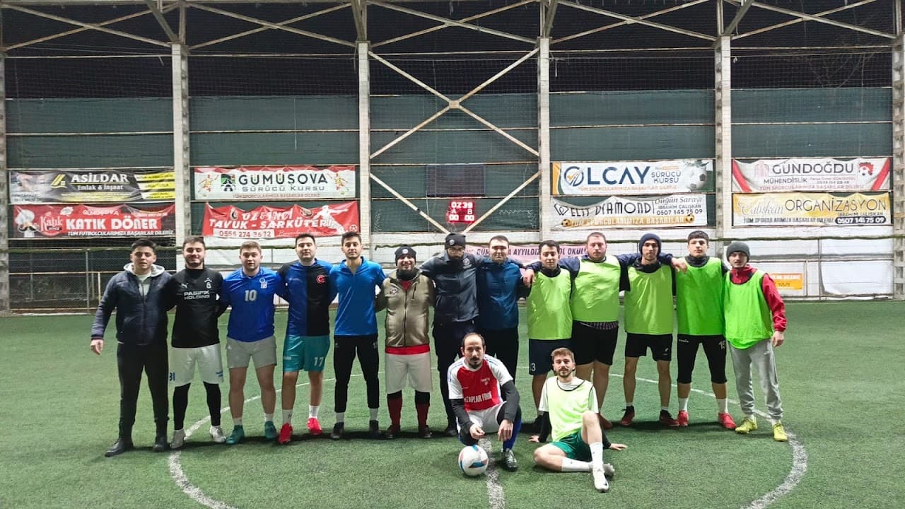 Yıldız Arena Kapalı Halı Saha Eğlence Merkezi