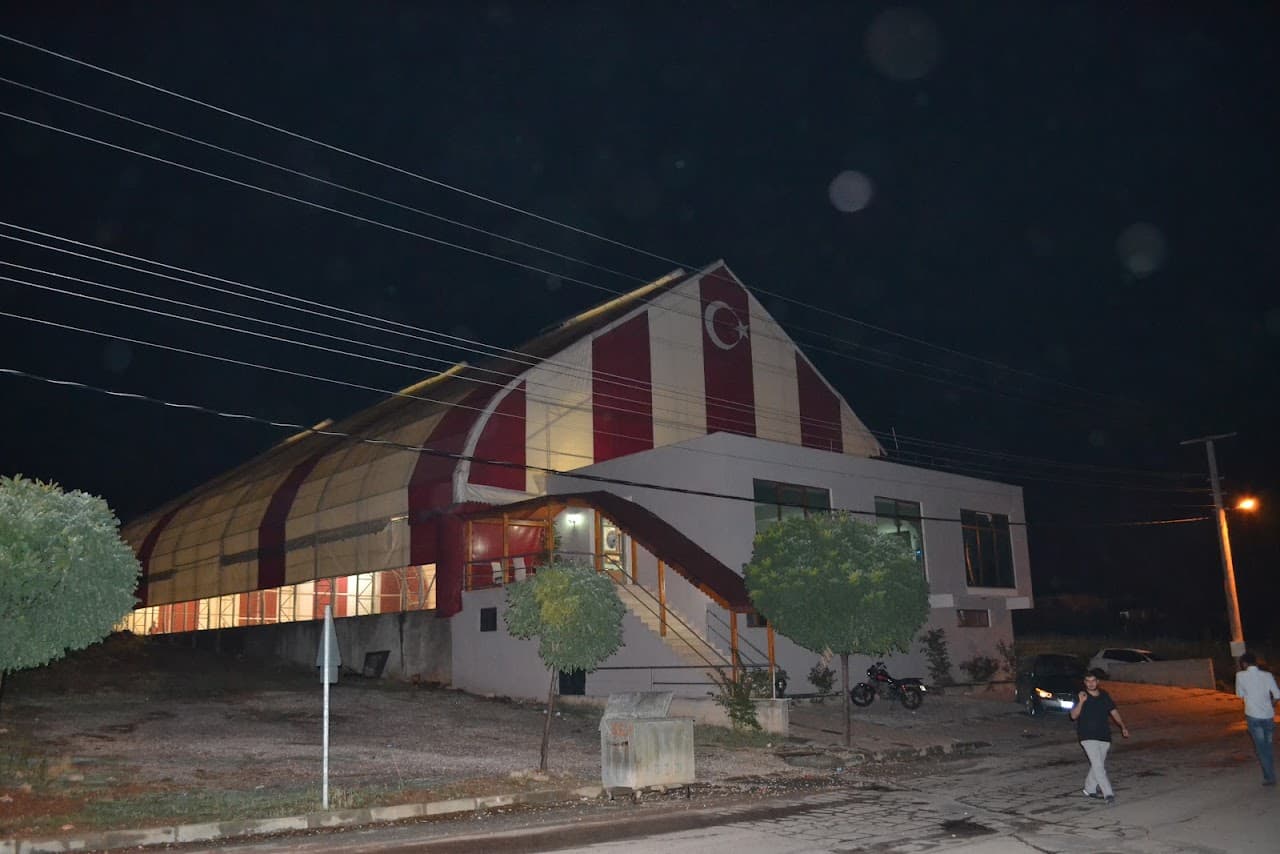 Ertürk Halı Saha Uşak 3