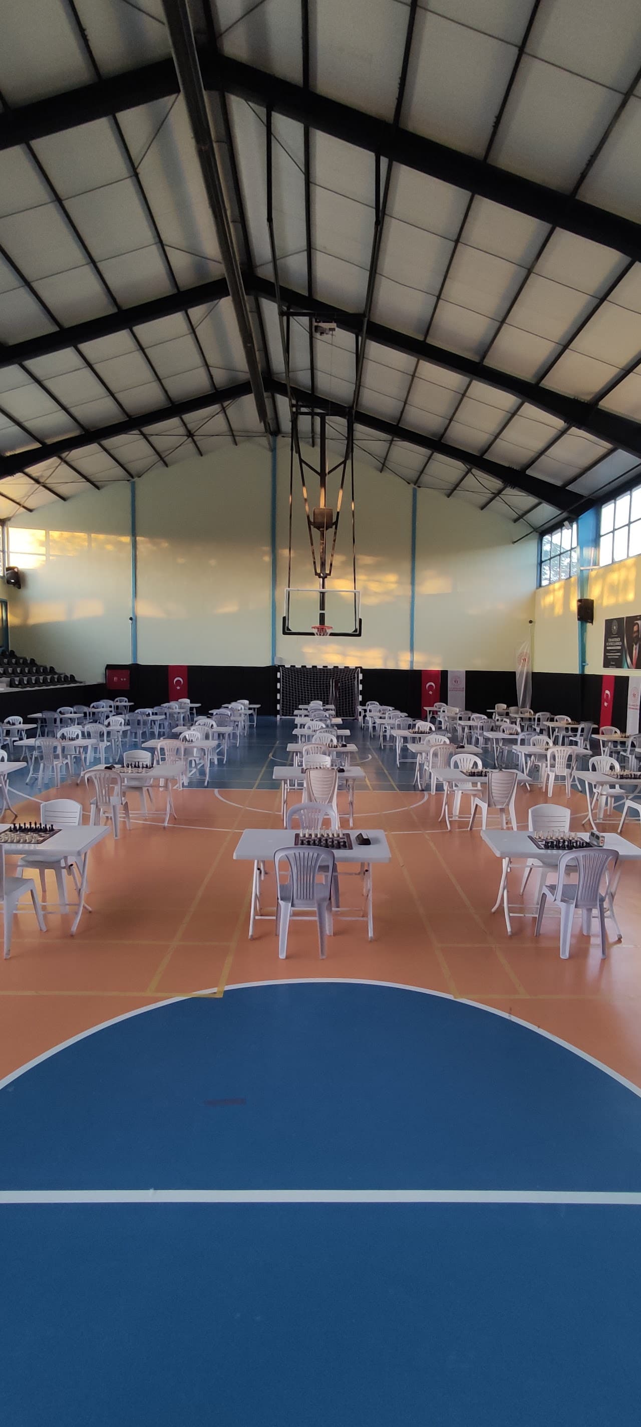 Saruhanlı Gençlik Ve Spor Salonu
